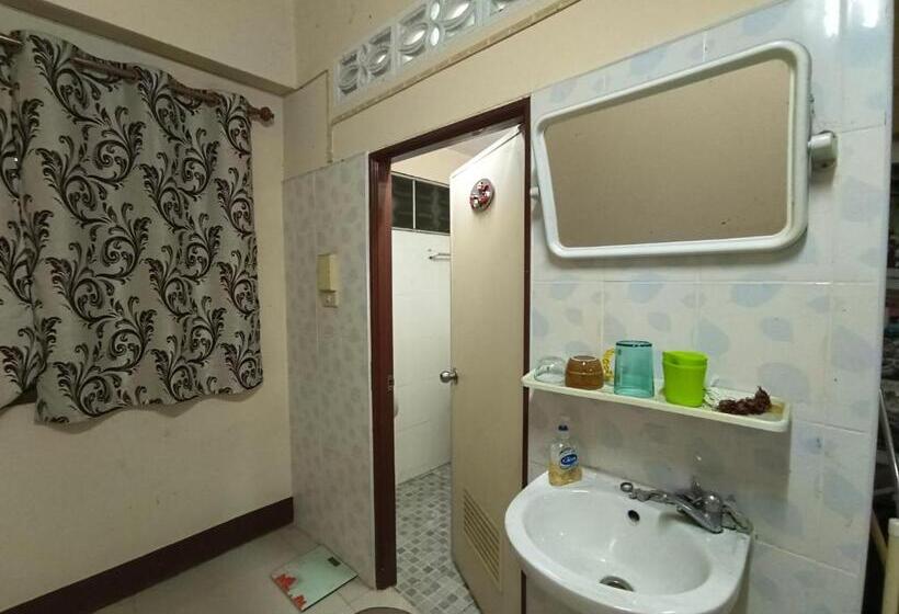 Somkiet Sompong Hostel