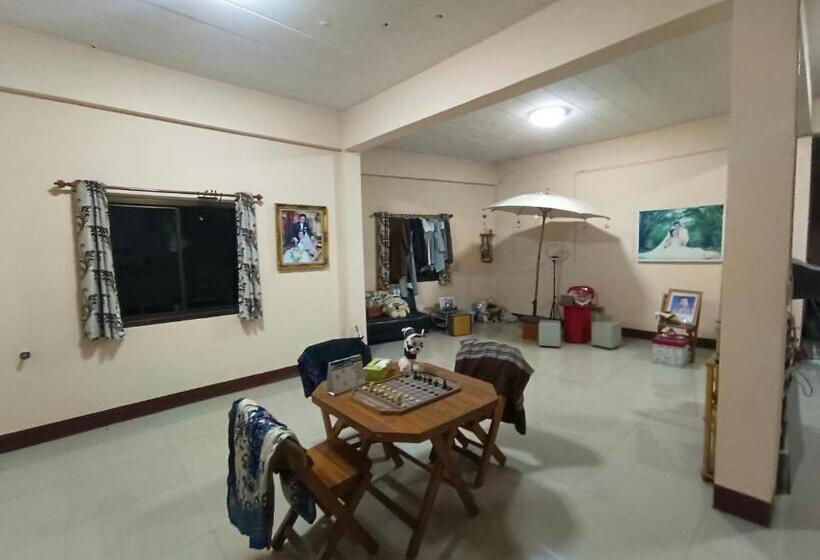 Somkiet Sompong Hostel