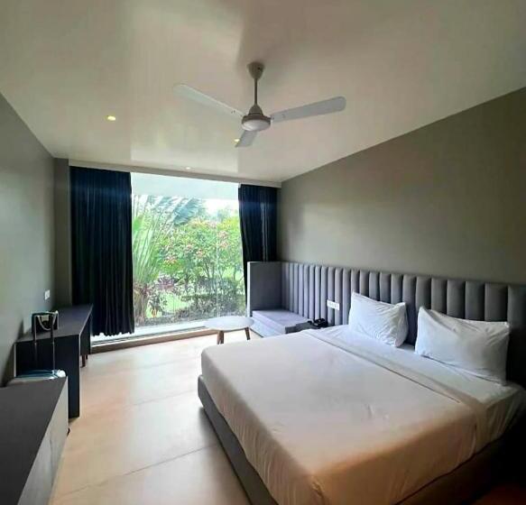 The Democracy Hotel & Resorts