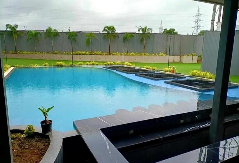 The Democracy Hotel & Resorts