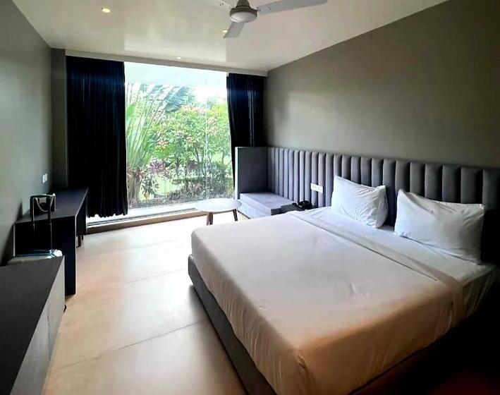 The Democracy Hotel & Resorts