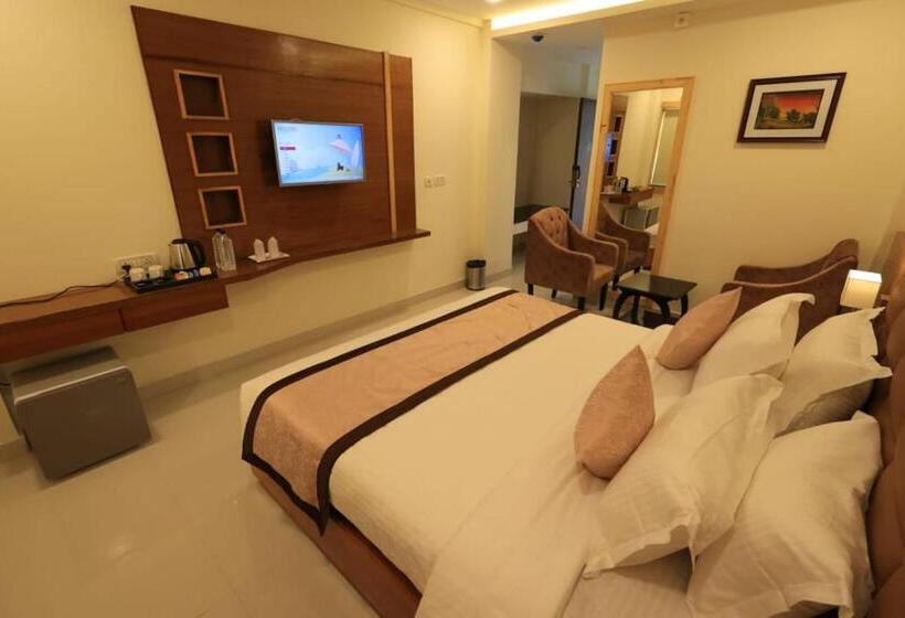 The Hotel Saaj Premium