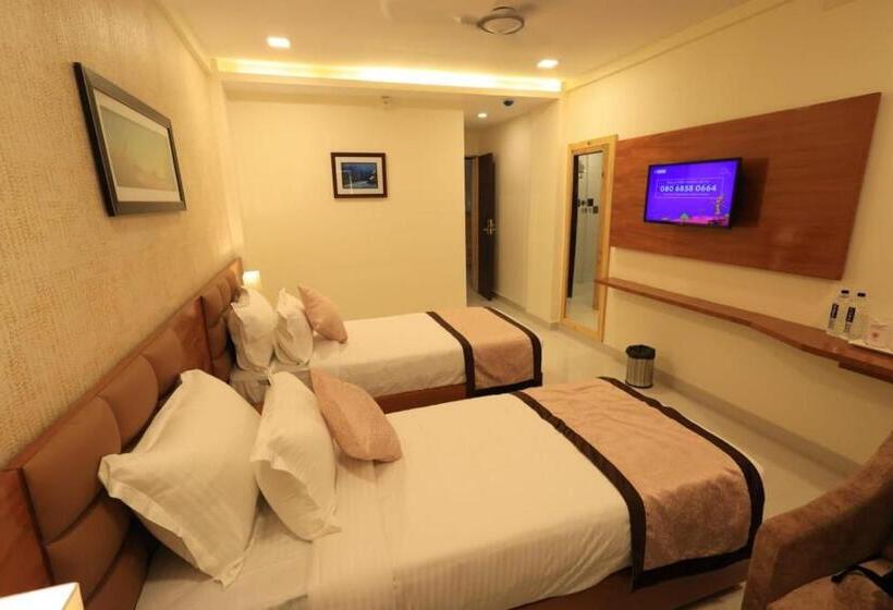 The Hotel Saaj Premium