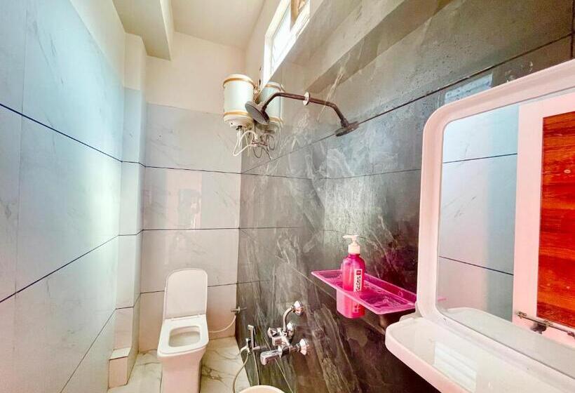 فندق Tirupati Inn ! Ujjain ! होटल तिरूपति इन తిరుపతి ఇన్ హోటల్ திருப்பதி இன் ஹோட்டல்fully Air Conditioned