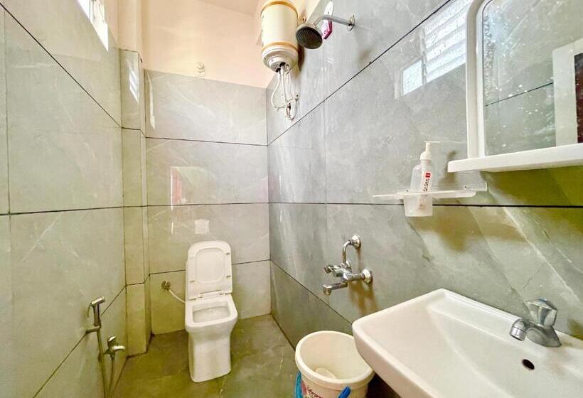 فندق Tirupati Inn ! Ujjain ! होटल तिरूपति इन తిరుపతి ఇన్ హోటల్ திருப்பதி இன் ஹோட்டல்fully Air Conditioned