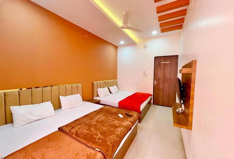 فندق Tirupati Inn ! Ujjain ! होटल तिरूपति इन తిరుపతి ఇన్ హోటల్ திருப்பதி இன் ஹோட்டல்fully Air Conditioned