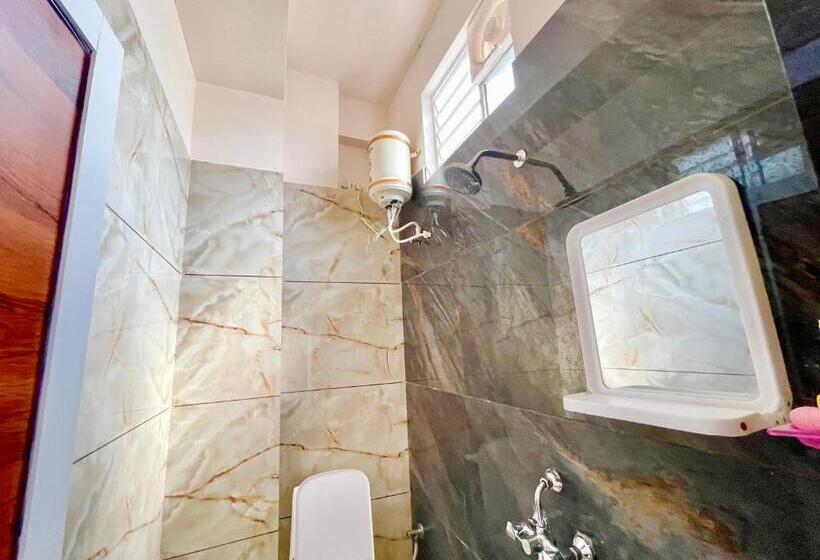 فندق Tirupati Inn ! Ujjain ! होटल तिरूपति इन తిరుపతి ఇన్ హోటల్ திருப்பதி இன் ஹோட்டல்fully Air Conditioned