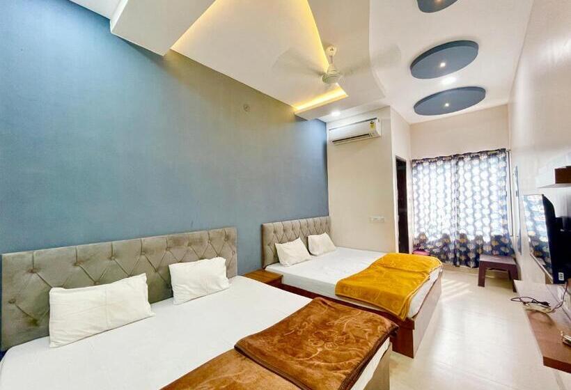 فندق Tirupati Inn ! Ujjain ! होटल तिरूपति इन తిరుపతి ఇన్ హోటల్ திருப்பதி இன் ஹோட்டல்fully Air Conditioned