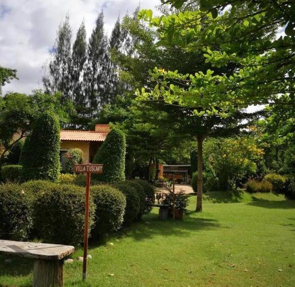 Villa Tuscany Country Resort