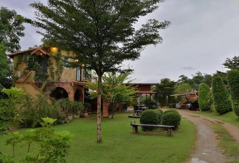 Villa Tuscany Country Resort