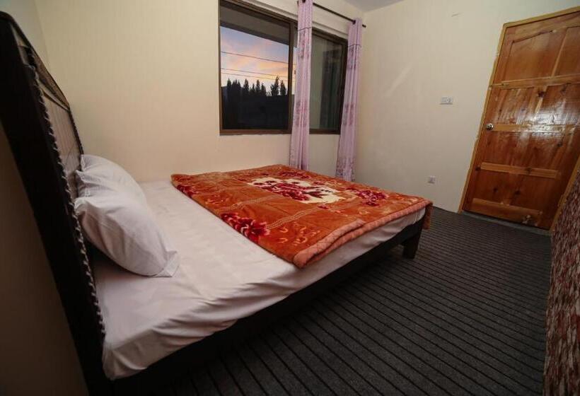 Yak Sarai Hotel & Restaurant