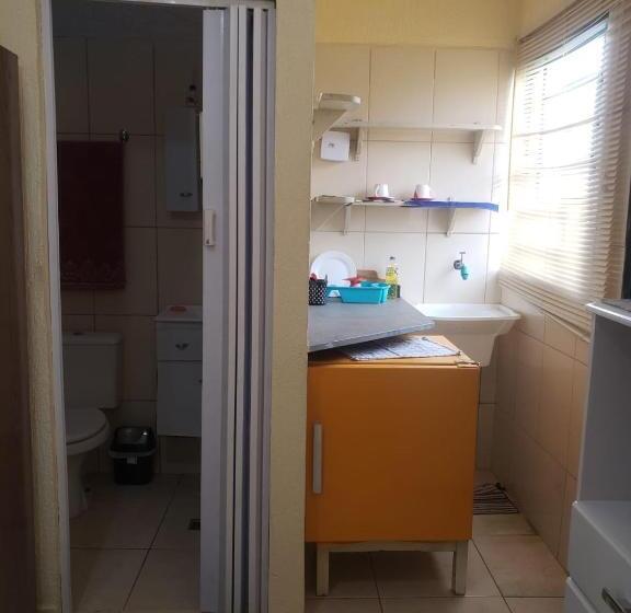 ユースホステル Quitinetes Em Araraquara