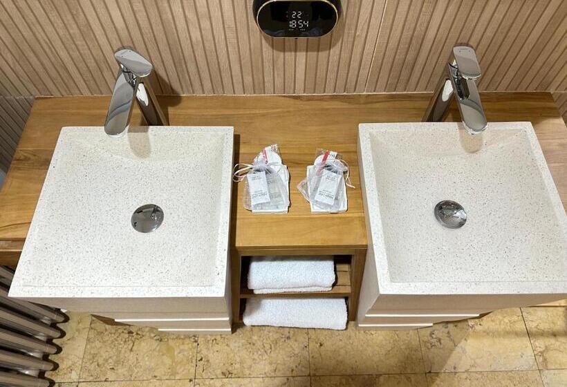 민박 Eden De Roques