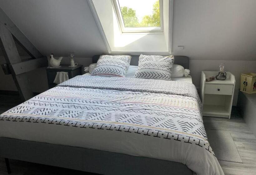 Bed and Breakfast évasion Naturelle: Chambre D Hôtes Spacieuse Avec Piscine Et Confort à Montreuil Le Henri   Fr 1 410