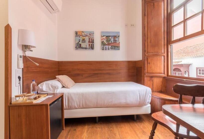 تختخواب و صبحانه Holiday Time Calle Real