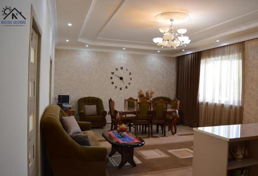 مبيت وإفطار Nikolyans Guesthouse