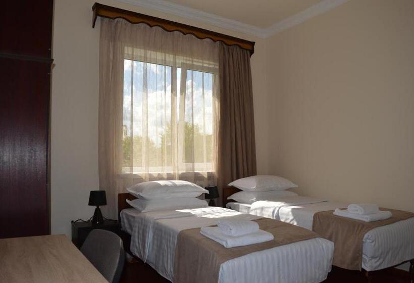 مبيت وإفطار Nikolyans Guesthouse