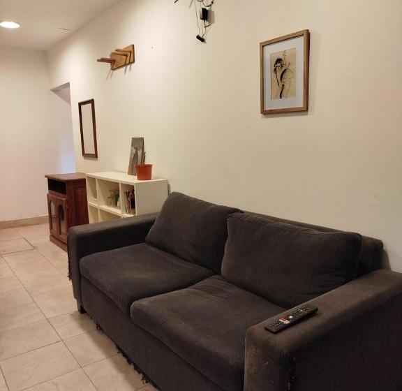 Hostel Custom