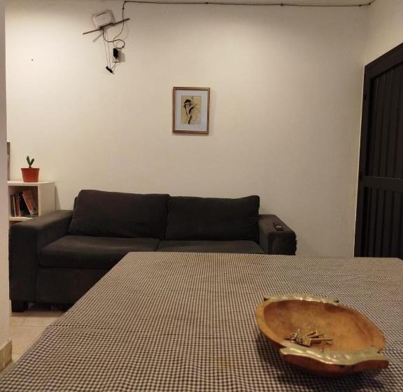 Hostel Custom