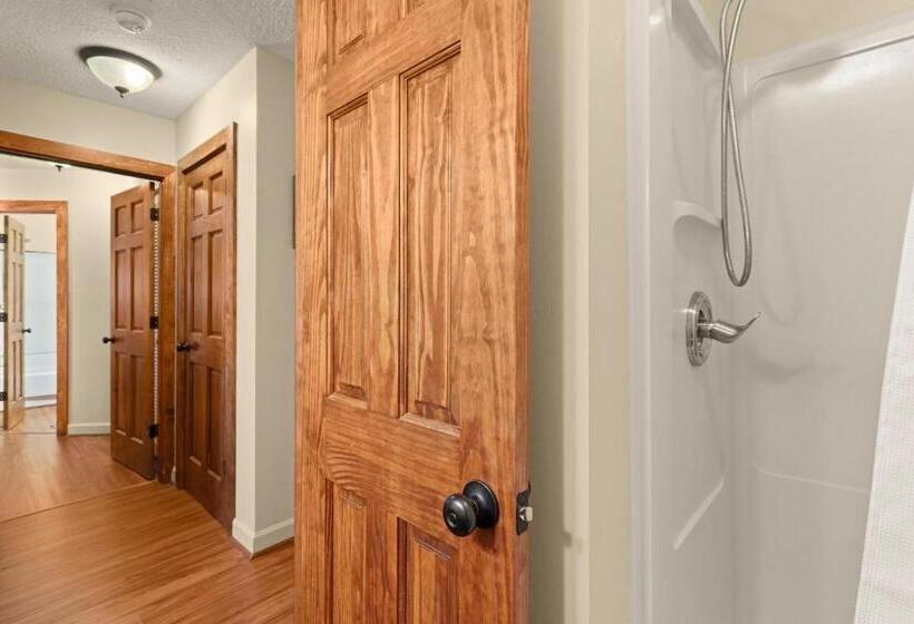 فندق 301 Pinnacle Inn Rd 1214 By Carolina Stays