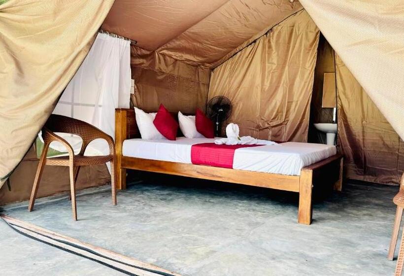 בית מלון כפרי Araliya Lake Camp Resort