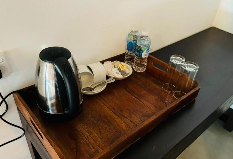 בית מלון כפרי Araliya Lake Camp Resort