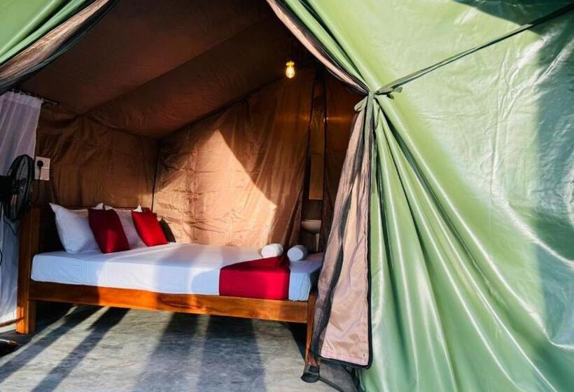 בית מלון כפרי Araliya Lake Camp Resort