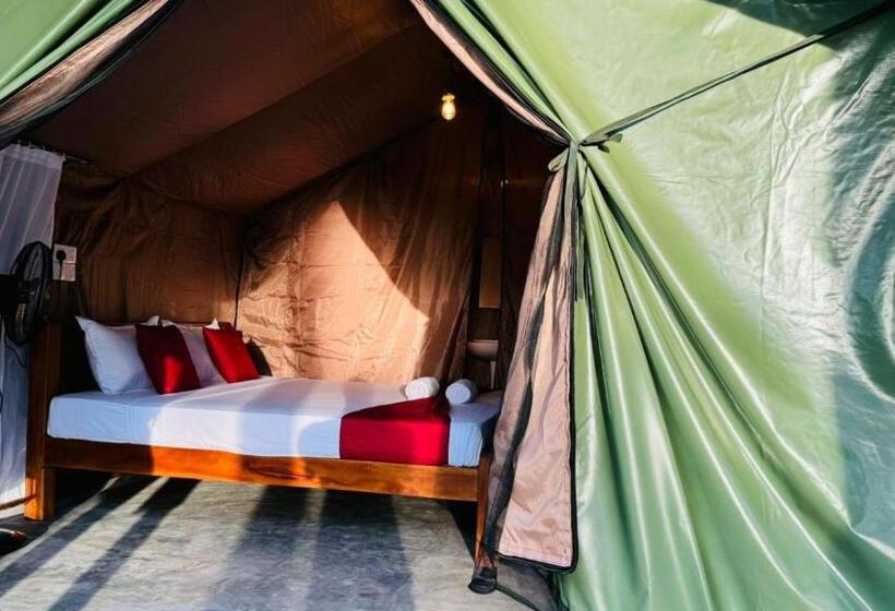 בית מלון כפרי Araliya Lake Camp Resort