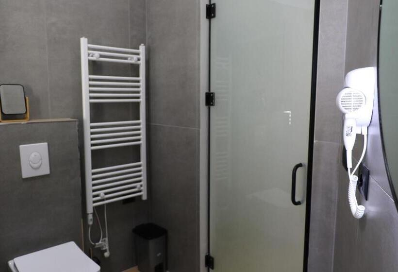 בית מלון כפרי City Center Rooms Durres