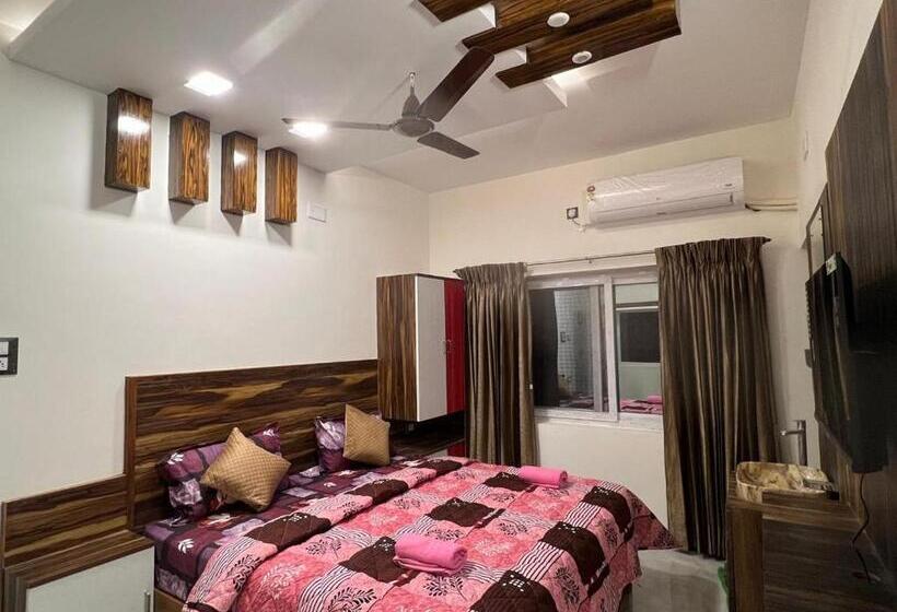 Отель Coco Holidays