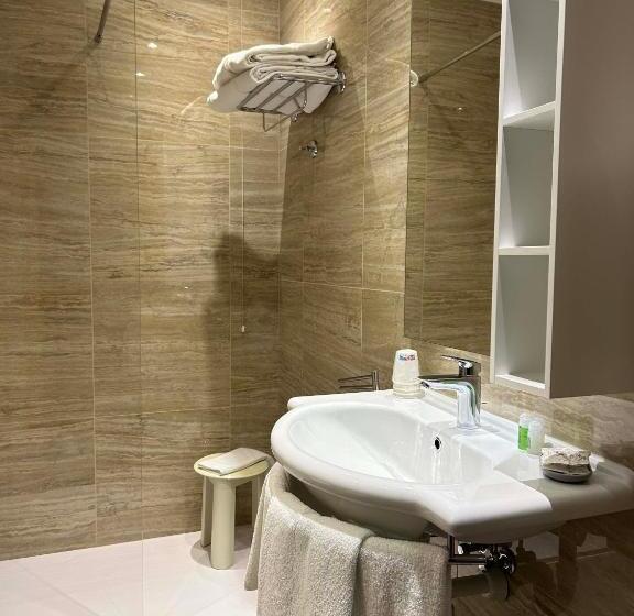 فندق Continental