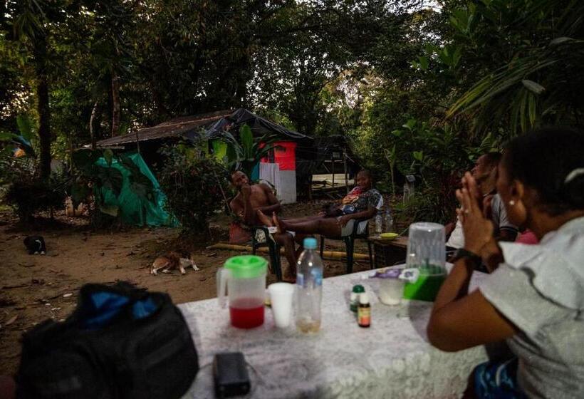 מלון כמוסות Eco Hospedaje Ata Ladrilleros