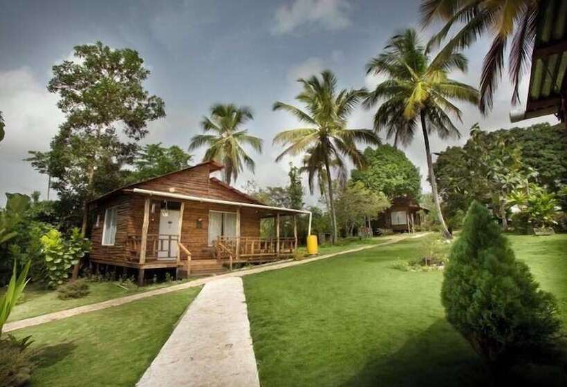 هتل Helpa Eco Cabins