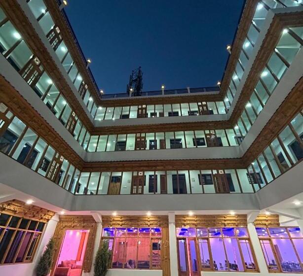 Отель Lal S Inn