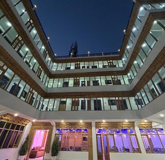 Отель Lal S Inn