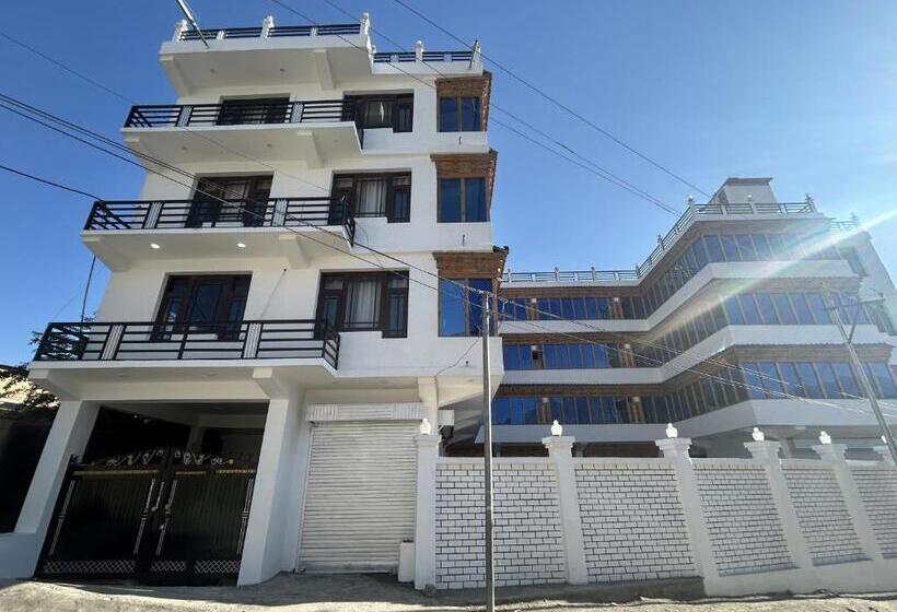 Отель Lal S Inn