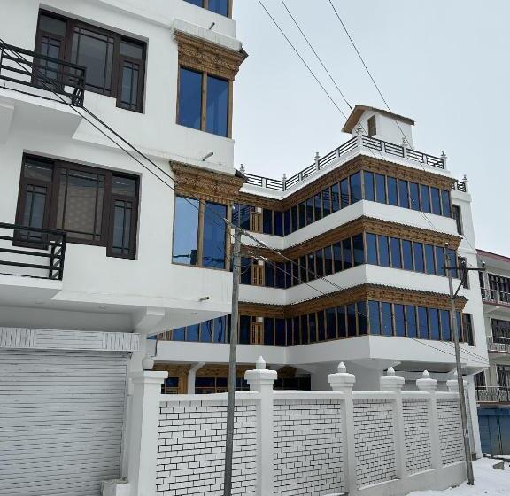 Отель Lal S Inn