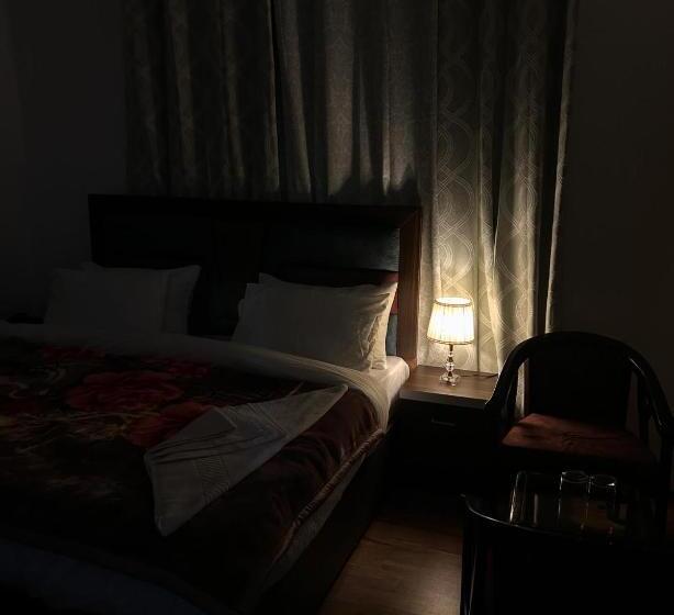 Отель Lal S Inn