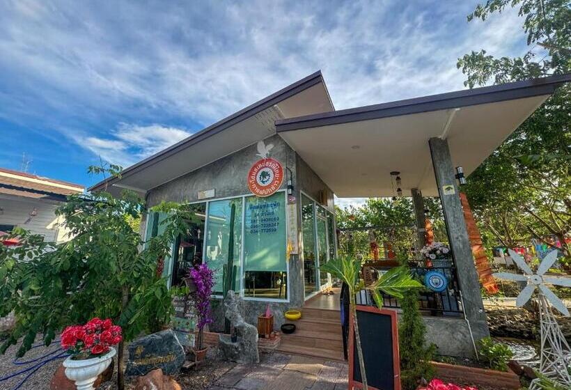 ホテル Toraneethai Homestay Amphawa