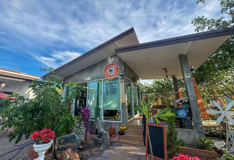 ホテル Toraneethai Homestay Amphawa