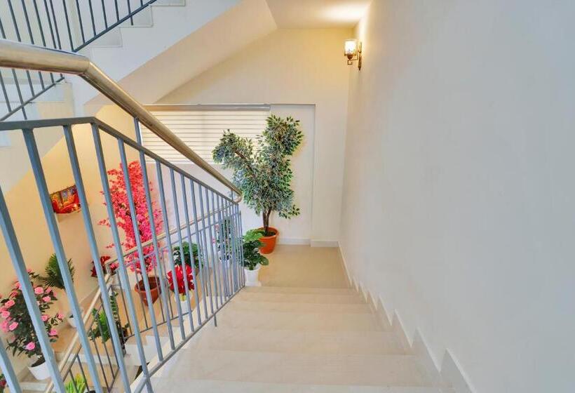 Отель Super Collection O Lefort Luxe By Poptavern