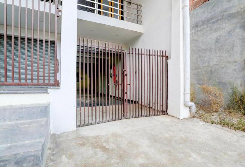 호텔 Oyo Muchhad 75