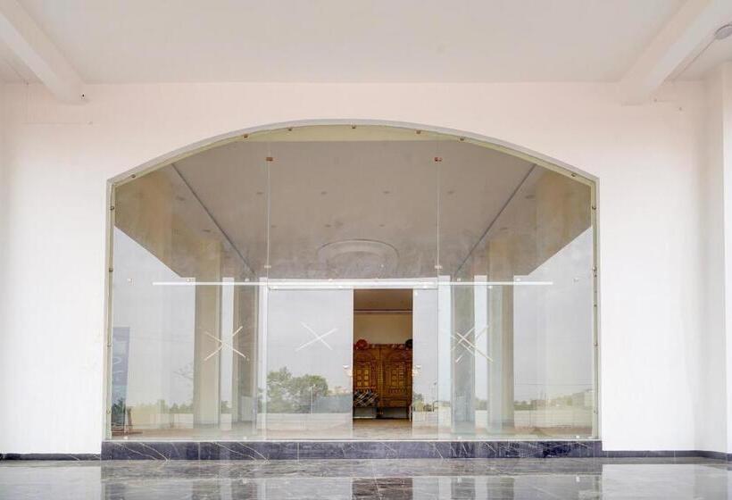 בית מלון כפרי Oyo The Pm Palace