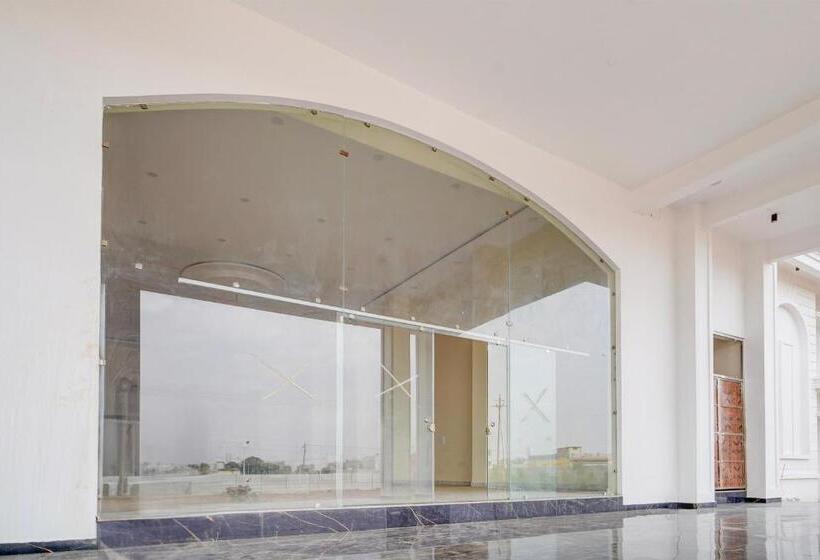 בית מלון כפרי Oyo The Pm Palace