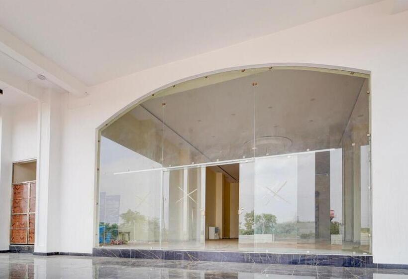 בית מלון כפרי Oyo The Pm Palace