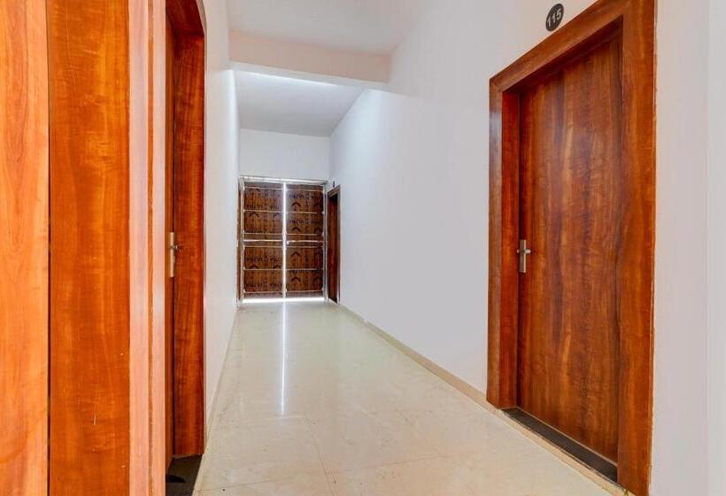 בית מלון כפרי Oyo The Pm Palace