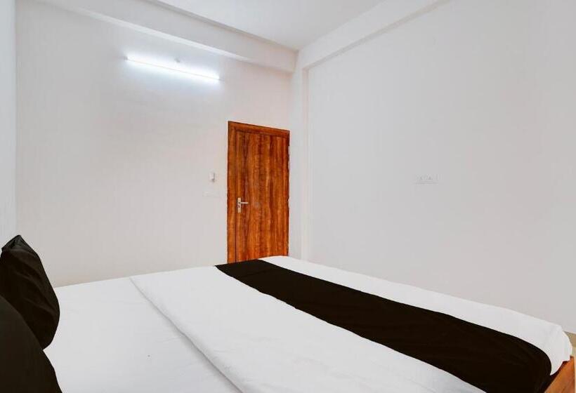 בית מלון כפרי Oyo The Pm Palace