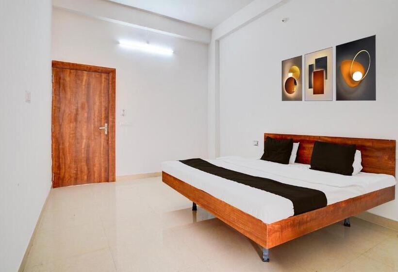 בית מלון כפרי Oyo The Pm Palace