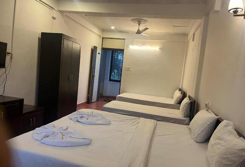 Hotelli Pleasure Inn Near Turtle Beach Morjim Manage By Ld Group Of Hospitality