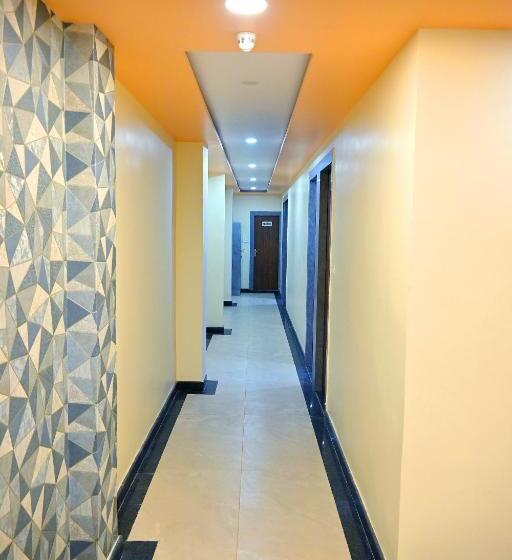 Отель Raas Plaza